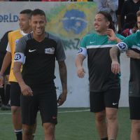 Neymar e Wesley Safadão jogam juntos em campeonato de futebol amador em SP