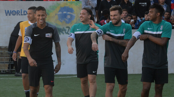 Neymar e Wesley Safadão jogam juntos em campeonato de futebol amador em SP