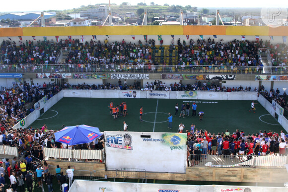 Neymar prestigiou a final do Neymar Jr's Five, maior campeonato de futebol amador do mundo, que contou com a participação de jovens de 47 países. Neste sábado, 9 de julho de 2016, o craque recebeu Wesley Safadão para uma animada partida