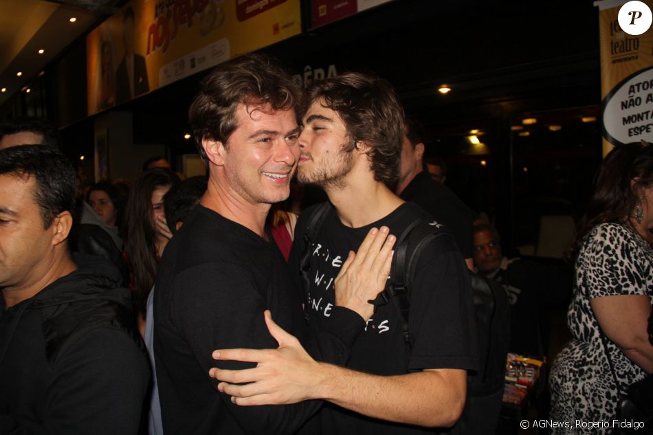 Rafael Vitti deu um beijo carinhoso