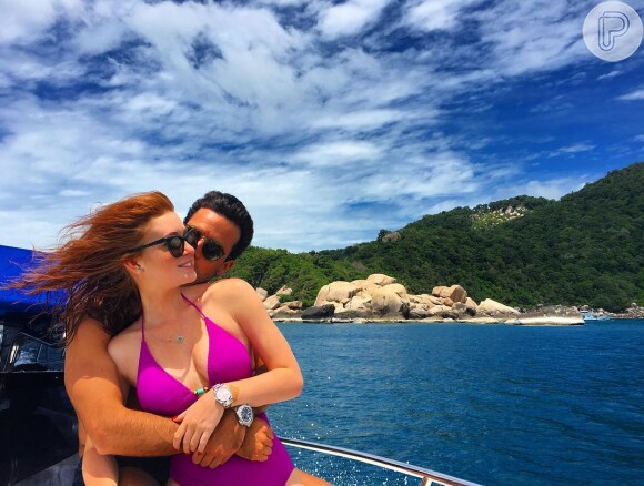 Marina Ruy Barbosa e o namorado, o piloto Xandinho Negrão, estão curtindo férias na Tailândia