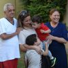 Wanessa Camargo visitou os avós paternos, Helena e Francisco, com os dois filhos
