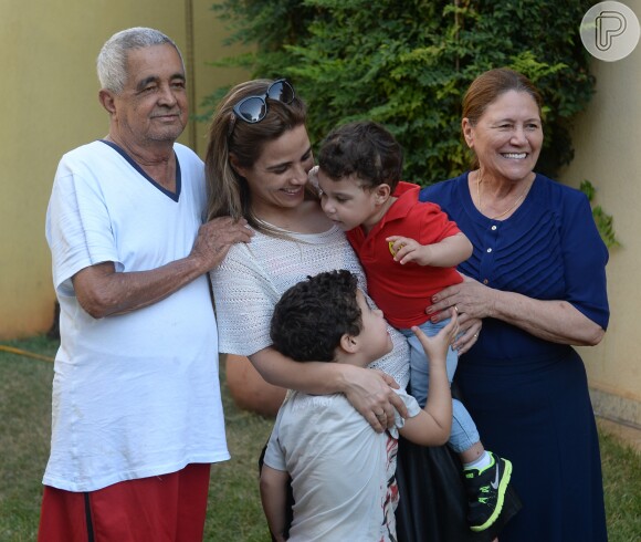 Wanessa Camargo visitou os avós paternos, Helena e Francisco, com os dois filhos