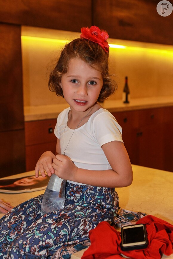 Fabio Assunção leva namorada, Pally Siqueira, e filhos, Ella Felipa e João, a pré-estreia em São Paulo nesta segunda-feira, dia 11 de julho de 2016