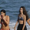 Giulia Costa e Marina Moschen gravam 'Malhação' de biquíni na praia. Fotos!