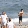 Giulia Costa e Marina Moschen e mais atores do elenco de 'Malhação' gravam na praia da Barra nesta terça-feira, dia 12 de julho de 2016