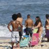 Elenco de 'Malhação' gravam na praia da Barra nesta terça-feira (12)