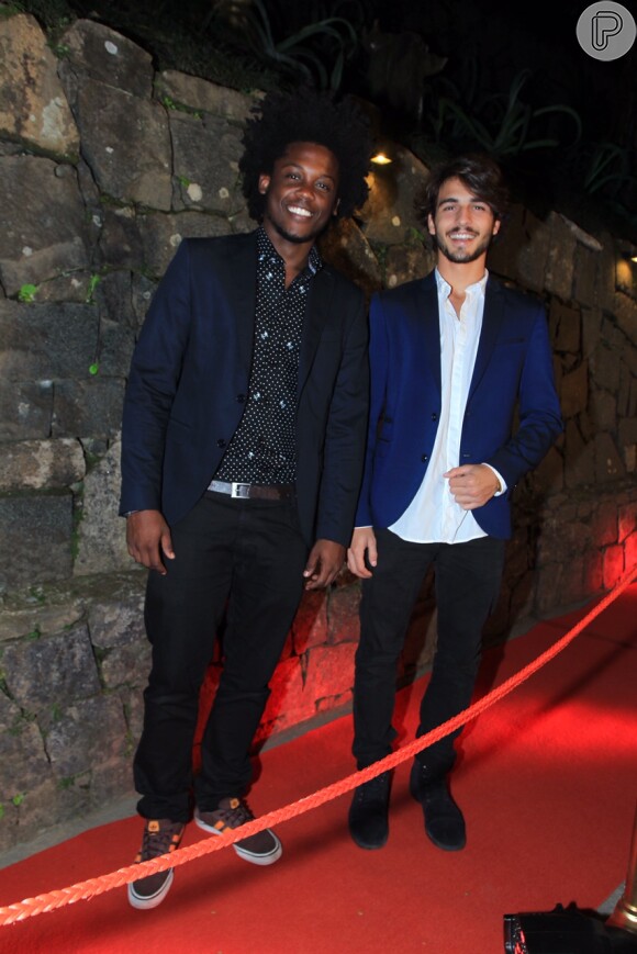 Brenno Leone foi com o ator Maicon Rodrigues à festa de aniversário de Nego do Borel, no Rio, nesta terça-feira, 12 de julho de 2016