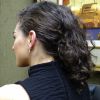 Julia Konrad, a Ciça de 'Malhação: Seu Lugar no Mundo', ensina alguns penteados para cabelo cacheado: 'Eu gosto de me virar quando o assunto é o meu cabelo'