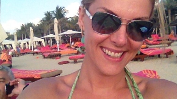 Ana Hickmann viaja para Dubai com o marido e posta foto de biquíni