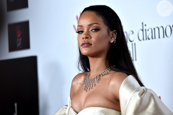 No Twitter, Rihanna declarou que os seus pensamentos estão com as vítimas do atentado desta quinta-feira, 14 de julho de 2016, em Nice, na França