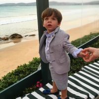Luma Costa posta foto do filho com roupa social e fãs se derretem: 'Príncipe'