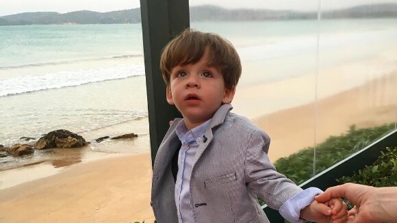 Luma Costa posta foto do filho com roupa social e fãs se derretem: 'Príncipe'
