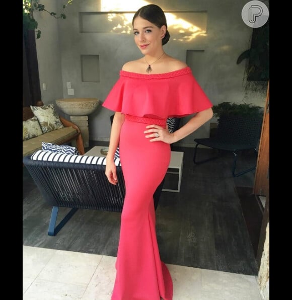 Luma Costa usou um vestido rosa da estilista Lela Brand no casamento