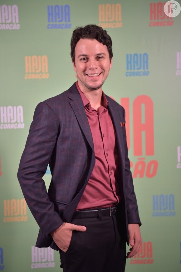 Johnnas Oliva interpreta Enéas na novela 'Haja Coração'