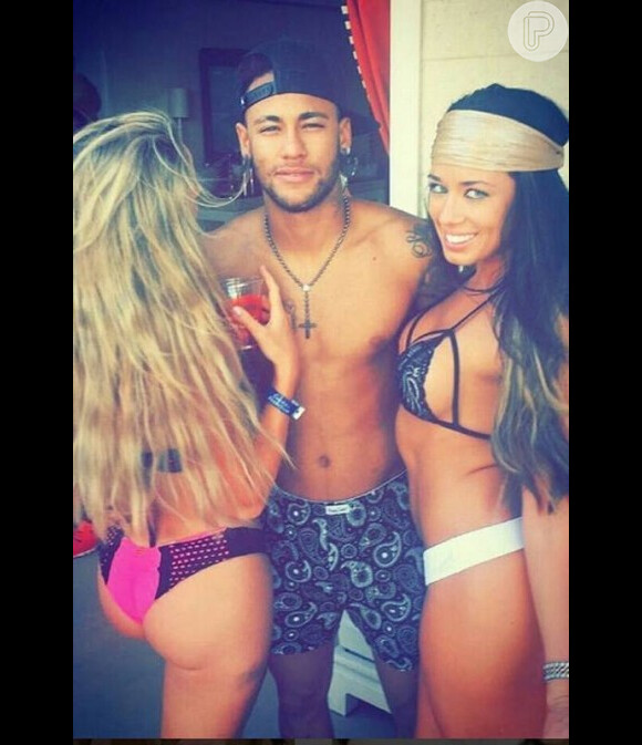 Neymar apareceu cercado de mulheres em festa em Las Vegas (EUA), no começo de suas férias