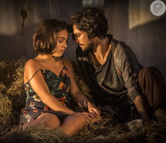Olívia (Giullia Buscacio) e Miguel (Gabriel Leone) vão se beijar, segundo a previsão de Iolanda (Christiane Torloni), na novela 'Velho Chico'