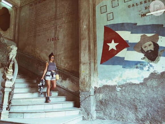 Bruna Marquezine está compartilhando imagens em Havana, capital de Cuba, em seu perfil do Instagram
