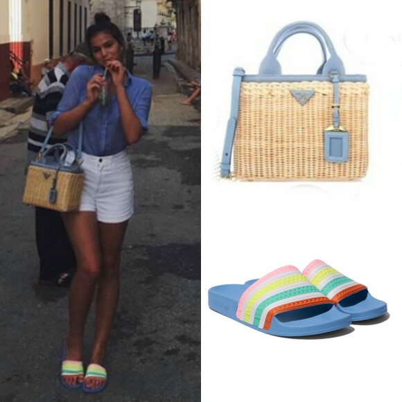 Atriz tem exibido looks e acessórios leves e coloridos para os dias de calor em Havana: bolsa Prada modelo Canapa e chinelos Adidas Adilette W Farm