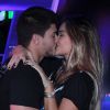 Arthur Aguiar e a atriz Camila Mayrink foram clicados aos beijos no Rock in Rio em setembro