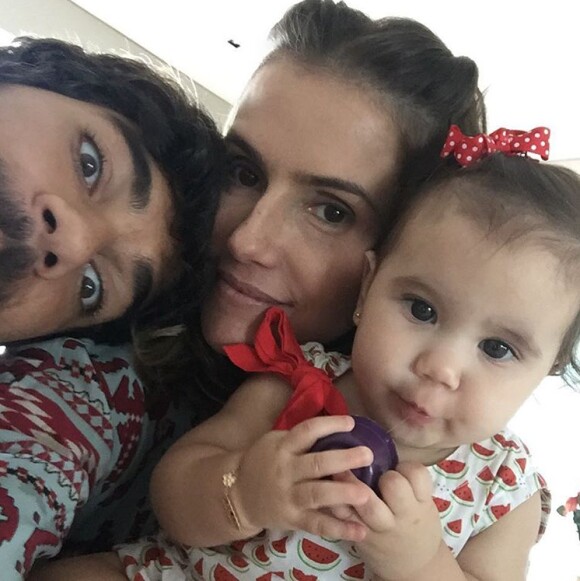 Deborah Secco e Hugo Moura são pais da pequena Maria Flor, de sete meses