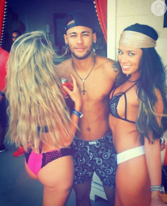 Neymar também curtiu festas cercado de mulheres em Las Vegas (EUA)