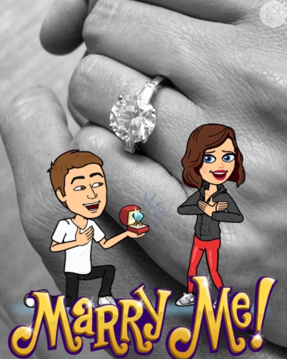 Miranda Kerr mostrou anel na web: 'Eu disse sim'