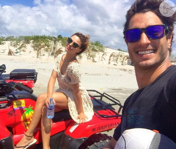Isis Valverde está curtindo férias com o namorado, André Resende, no Ceará e postou fotos em seu perfil no Instagram nesta quarta-feira, 20 de julho de 2016