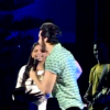 Em gravação do DVD de Wesley Safadão, Luan Santana dança agarradinho com fã no palco, nesta quarta-feira, 20 de julho de 2016