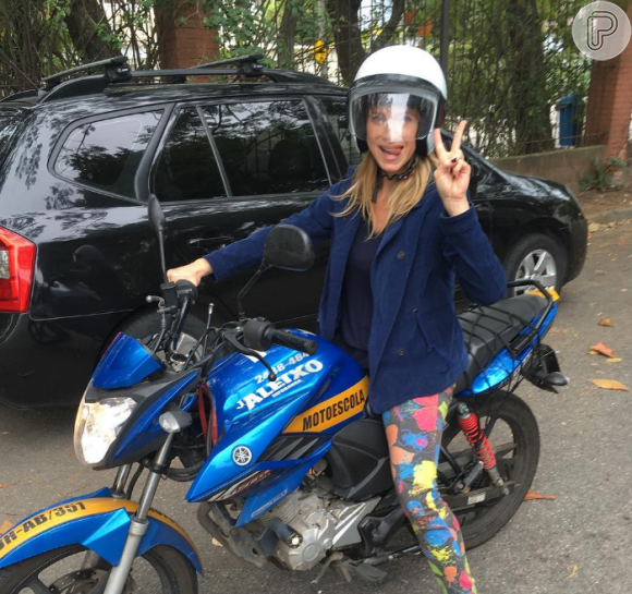 Leticia Spiller, em preparação para fazer a Lenita de 'Sol Nascente', próxima novela das seis, teve sua primeira aula para aprender a pilotar moto nesta quinta-feira, 21 de julho de 2016