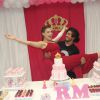Rayanne Morais ganhou uma festa surpresa para comemorar o seu aniversário de 28 anos, neste domingo, 24 de julho de 2016, no Rio de Janeiro