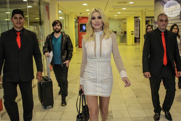 Flávia Alessandra desfilou no Mega Polo Fashion Week nesta segunda-feira, dia 25 de julho de 2016