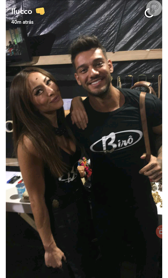Lucas Lucco posou com Sabrina Sato durante um evento de moda em São Paulo