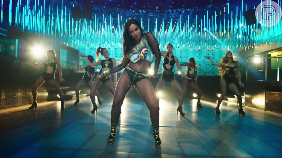 Anitta usou figurinos sensuais no clipe 'Sim ou Não', gravado no México com o cantor colombiano Maluma