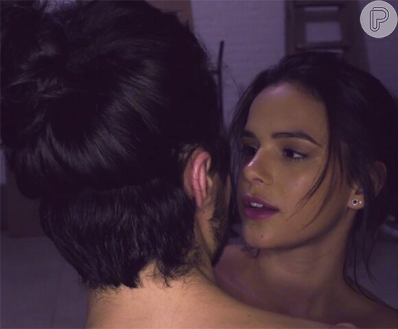 Bruna Maquezine gravou clipe 'Eu Amei Te Ver' com Tiago Iorc, que a elogiou