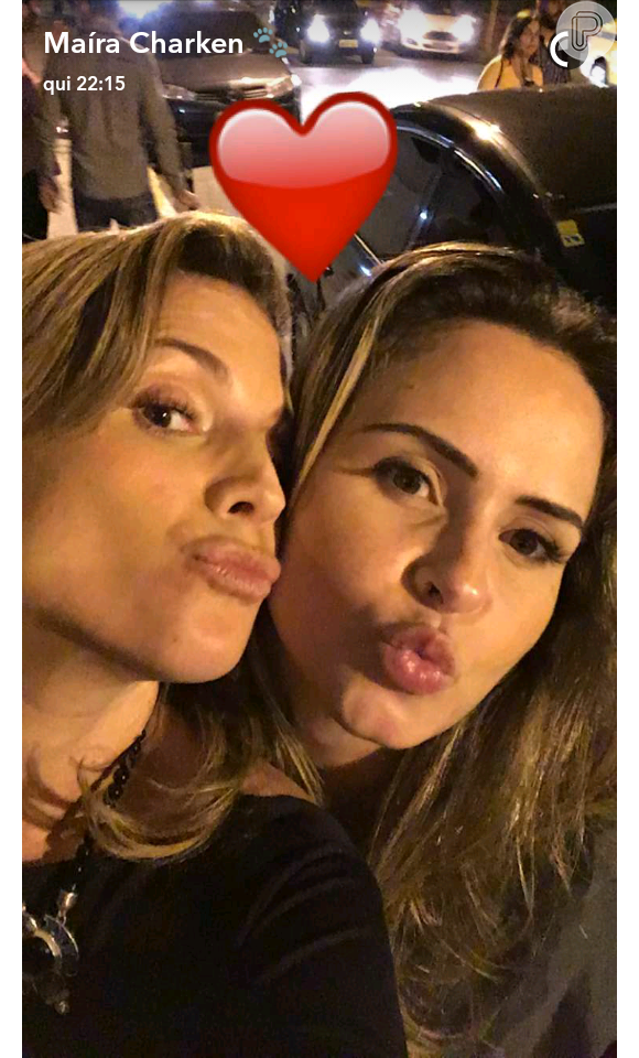 Ex-BBB Ana Paula Renault e Maíra Charcken estiveram na Champanharia Ovelha Negra, em Botafogo, Zona Sul do Rio de Janeiro