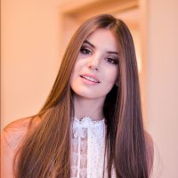 Camila Queiroz comenta parceria misteriosa com Luan Santana e afirma: 'Sou fã'