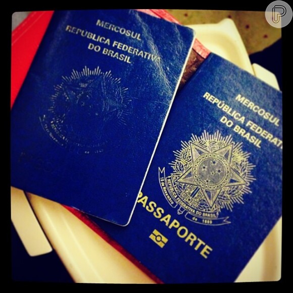 No último dia 10 de novembro, Cássio Reis postou no Intagram as fotos do passaporte. 'Embarque imediato', legendou