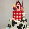 Bolo de aniversário da festa de aniversário de 7 anos de Rafaella Justus tem decoração com animais da fazenda