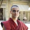Sonan (Caio Blat) é um monge budista, em 'Joia Rara'