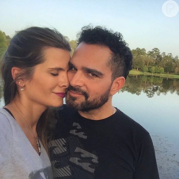 Luciano está curtindo uma viagem de férias com a mulher, Flávia Camargo