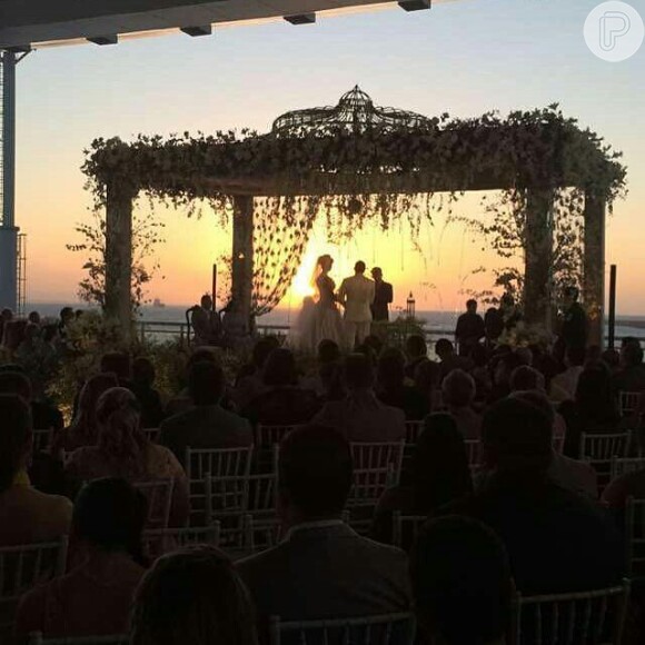 Wesley Safadão e Thyane Dantas se casam sob o pôr do sol no Ceará nesta segunda-feira, dia 01 de agosto de 2016