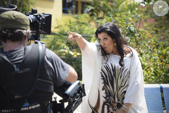 Regina Casé grava participação na vinheta de final de ano da TV Globo
