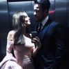 Joaquim Lopes e a nova namorada, a modelo e atriz porto-riquenha Ruby O. Fee, posam juntos em elevador