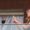 Gisele Bündchen aparece sem maquiagem e fotografa praia de varanda de hotel no Rio nesta quarta-feira, 3 de agosto de 2016