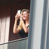 Gisele Bündchen aparece sem maquiagem e fotografa praia de varanda de hotel no Rio nesta quarta-feira, 3 de agosto de 2016