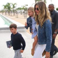 Gisele Bündchen leva os filhos, Benjamin e Vivian Lake, a museu no Rio. Fotos!