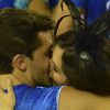 Klebber Toledo foi visto aos beijos com Monica Iozzi durante o último carnaval