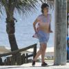A atriz Maria Casadevall, de 'Amor à Vida', exibiu o corpo em forma, nesta quinta-feira, 21 de novembro de 2013, durante um passeio na orla da praia da Barra da Tijuca, Zona Oeste do Rio de Janeiro