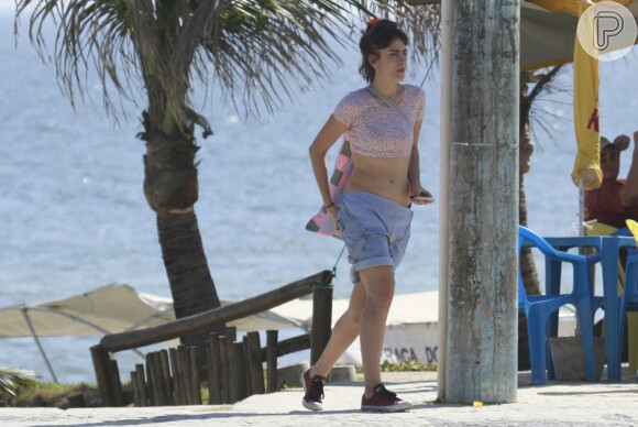 A atriz Maria Casadevall, de 'Amor à Vida', exibiu o corpo em forma, nesta quinta-feira, 21 de novembro de 2013, durante um passeio na orla da praia da Barra da Tijuca, Zona Oeste do Rio de Janeiro